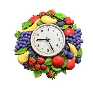 Vintage 1976 Syroco Fruit Wall Clock Retro Kitchen Decor Made in USA 1076